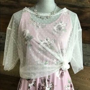 💲⬇️ Cream colored mesh top 💕